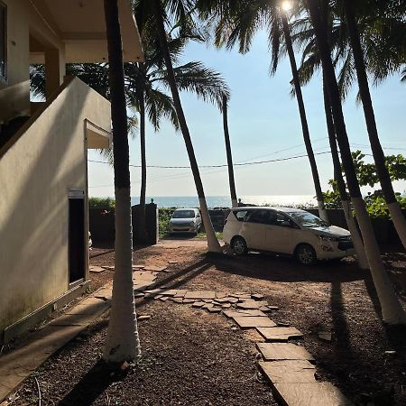 Kizhunna Rock Beach House Канур Екстериор снимка