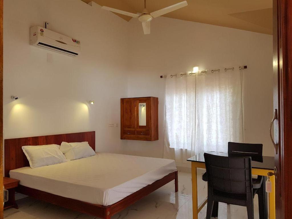 Kizhunna Rock Beach House Канур Екстериор снимка