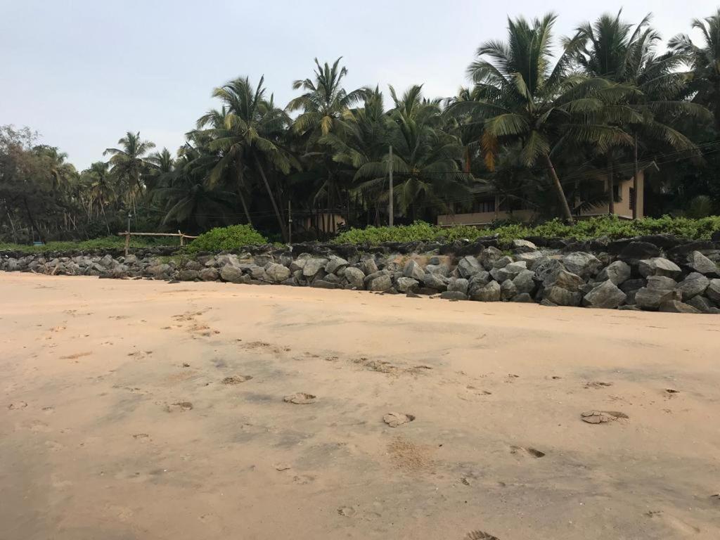 Kizhunna Rock Beach House Канур Екстериор снимка