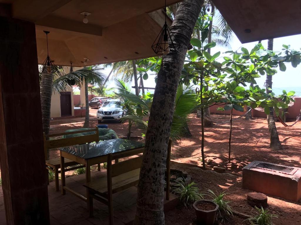 Kizhunna Rock Beach House Канур Екстериор снимка