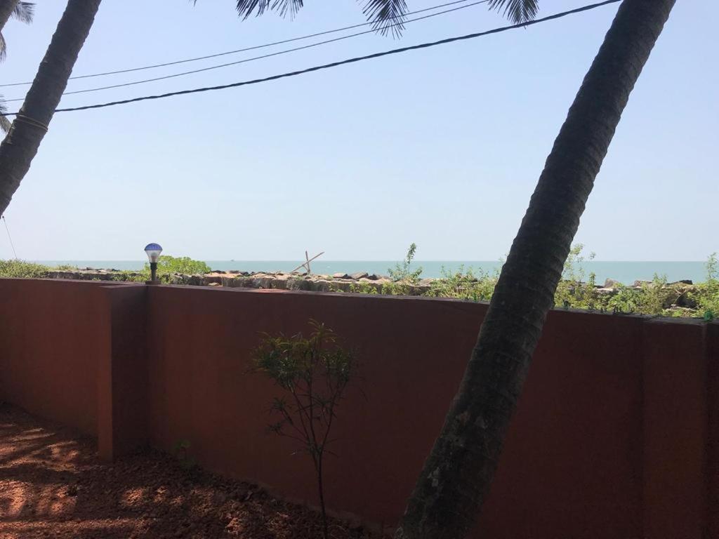 Kizhunna Rock Beach House Канур Екстериор снимка